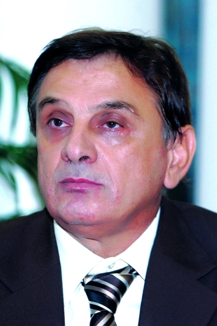 "عوض سامي"