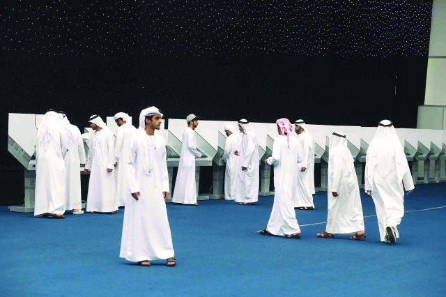 "■ إقبال واسع على العرس الانتخابي"