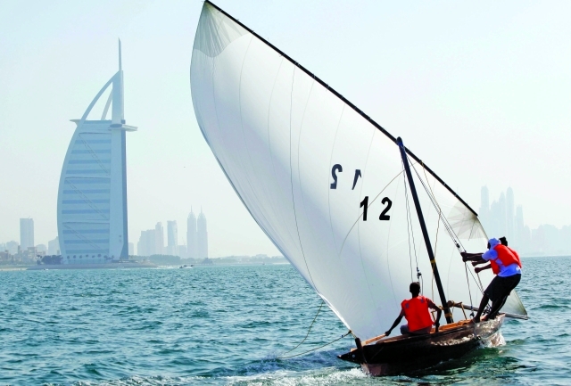 "■ من سباق سابق للقوارب الشراعية | البيان"