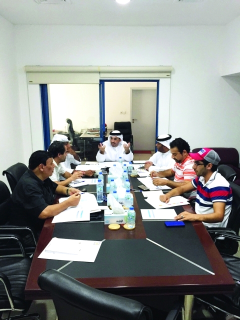 "■ خلال اجتماع اللجنة الفنية لمناقشة مراحل الطواف  |  البيان"