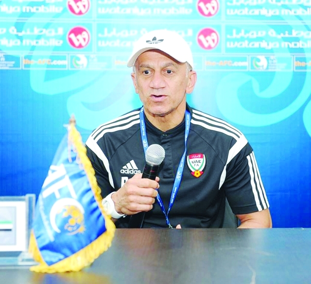 "بدر صالح خلال المؤتمر الصحفي"