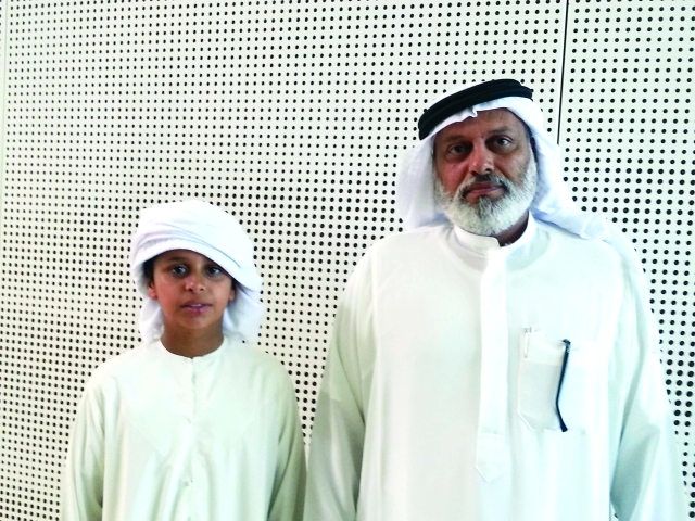 "■ محمد سالم سعيد العامري مع ابنه عمر"