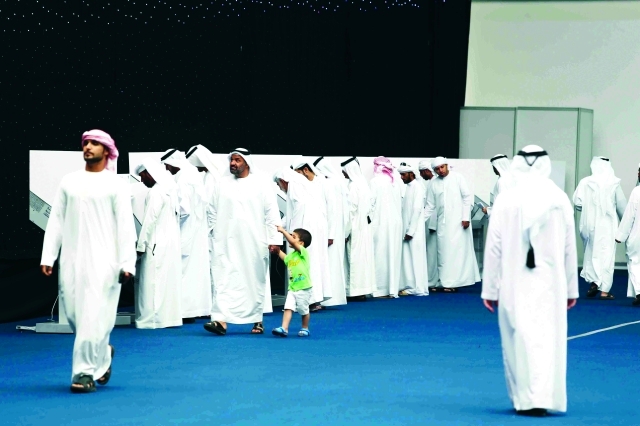 "كثافة بالتصويت في أحد مراكز العين"