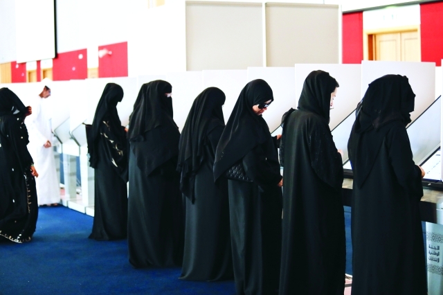 "■ ناخبات يدلين بأصواتهن في أم القيوين | تصوير - عبد الحنان"