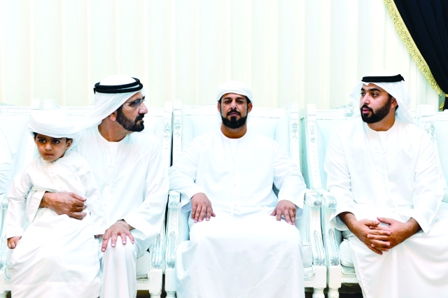 "■ نائب رئيس الدولة وراشد بن سعود المعلا يتبادلان الحديث"