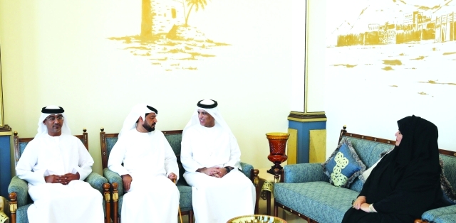 "■ سعود بن صقر خلال استقباله سالم الشحي وأحمد النعيمي وناعمة الشرهان | وام"