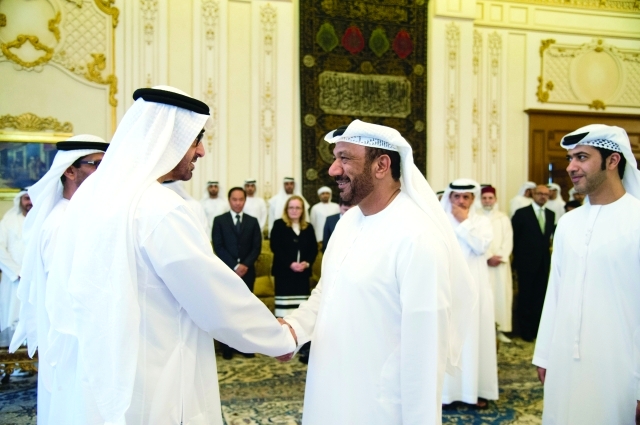 "■ سموه مصافحاً محمد سالم الظاهري"