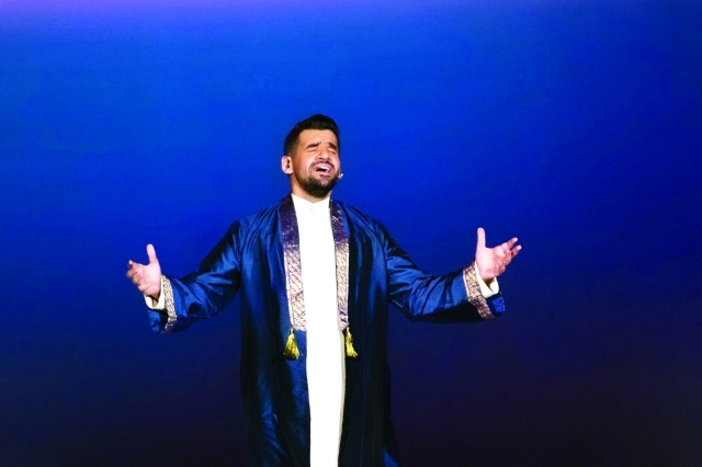 "■ حسين الجسمي يصدح بصوته في «عناقيد الضياء»"