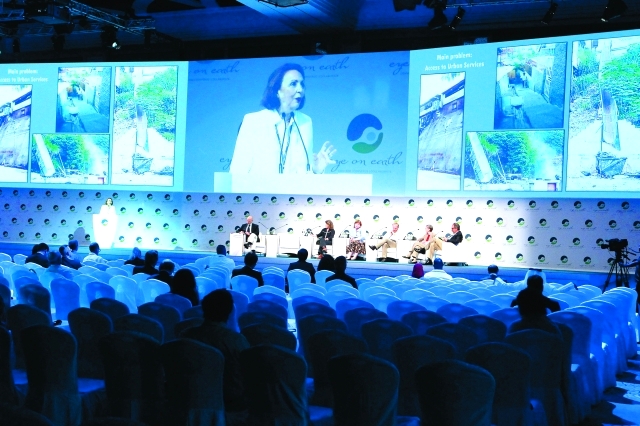 "■ خلال جلسة اليوم الثاني | تصوير: البيان"