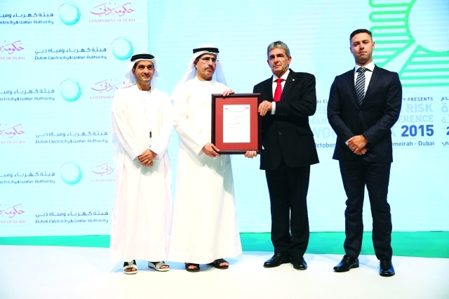 "■ سعيدالطاير يتسلم شهادة آيزو 31000"