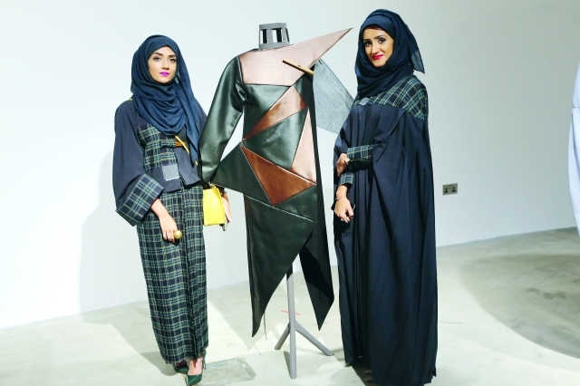 "■ الثنائي حنان وحصة دمجتا التراث مع الحداثة في معطف من جلد الجمل"