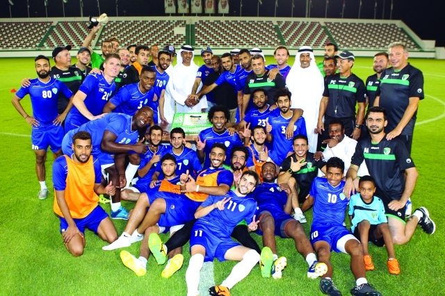 "نادي الإمارات يحتفل بالنائب البرلماني"