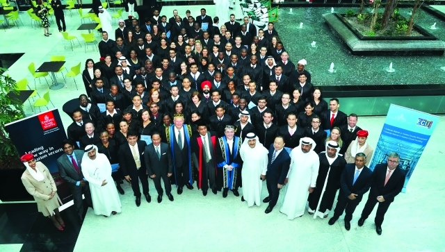 "صورة جماعية للخريجين"