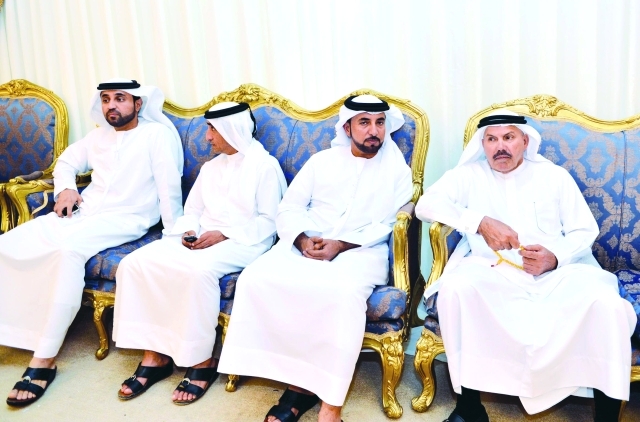 "■ سعيد مكتوم ومصبح الفتان وخليفة سليمان وسلطان السبوسي خلال العزاء"