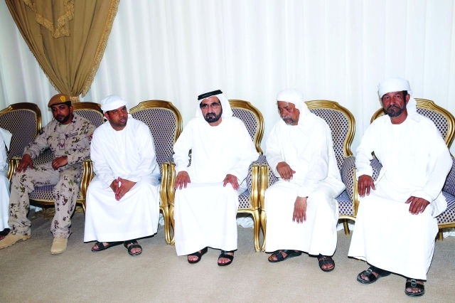 "محمد بن راشد خلال تقديمه العزاء لأسرة الشهيد يوسف الكعبي"