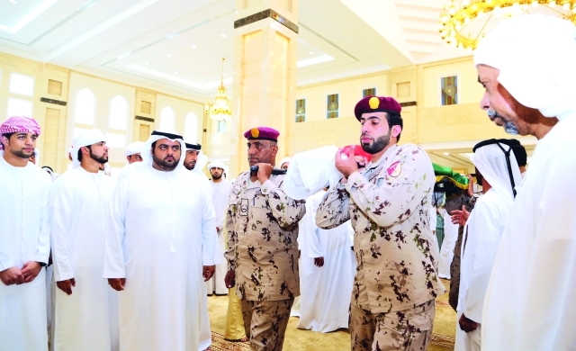 "■ محمد بن حمد الشرقي خلال تشييع الشهيد يوسف الكعبي"