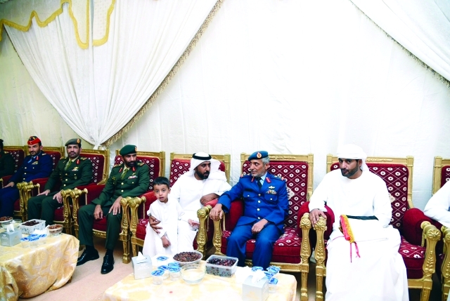 "■ ويعزي أسرة الشهيد علي الكتبي"