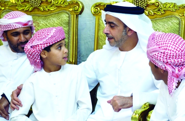 "■ سيف بن زايد خلال العزاء في الشهيد محمد السيابي | من المصدر"