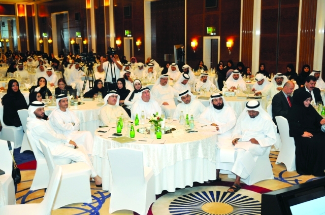 "■ الطاير والنصيرات وعلي سنجل ووليد سلمان وجانب من الحضور"