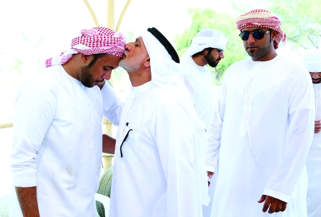 "Ⅶ جموع المواطنين يواسون ذوي الشهيد"