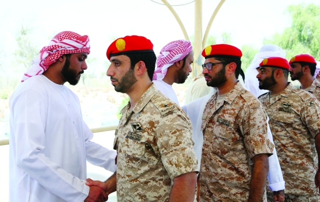 "Ⅶ إخوة السلاح يواسون ذوي الشهيد"