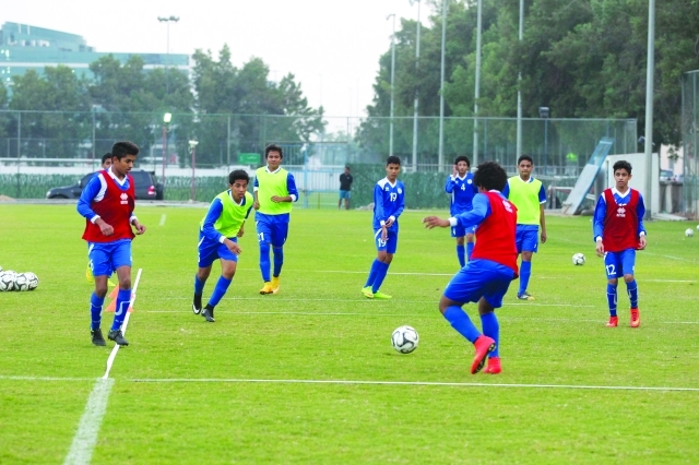 "■ جانب من تدريبات فرق المراحل السنية بالنصر | البيان"