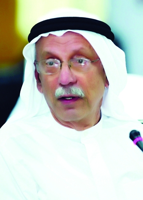 "عبدالغفار حسين: القراءة الإلكترونية تسود بين الشباب"