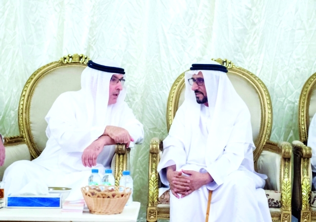 "■ فيصل القاسمي خلال العزاء"