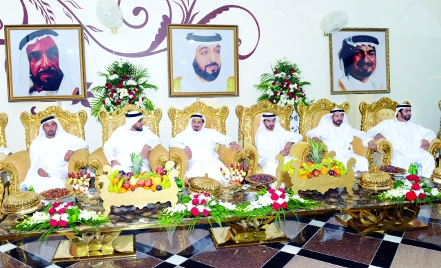 "■ سموه في حديث مع الحضور"