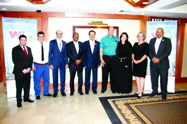 "■ وفد اللجنة المنظمة أثناء لقائه وزير البيئة والسياحة البوتسواني"