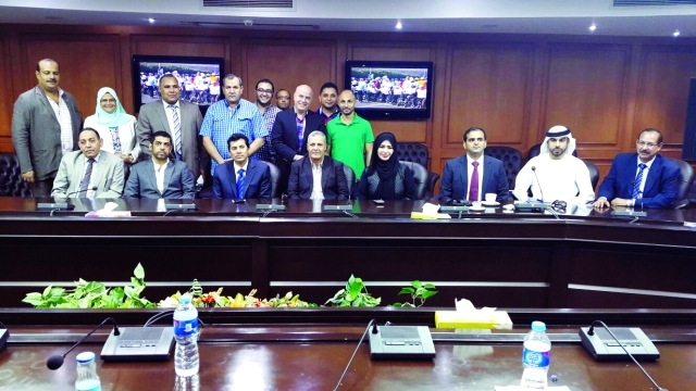 "■ وفد اللجنة المنظمة خلال اجتماعه مع المسؤولين الرياضيين في مصر"