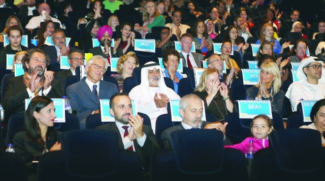 "■ نهيان بن مبارك يتابع عرض فيلم أغنية البحر | البيان"