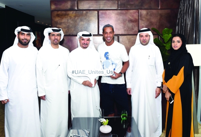 "سعيد حارب ورونالدينيو يرفعان وسم اليوم الرياضي البيان"