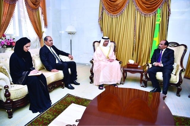 "■ عبد الله بن زايد والرئيس الموريتاني خلال اللقاء  |  وام"