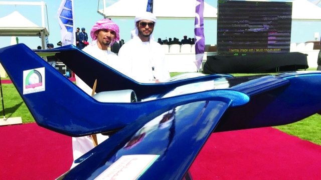 "■ طائرة استطلاع من ابتكار طلاب الكلية"