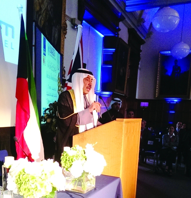 "■ البابطين يلقي كلمة الافتتاح"