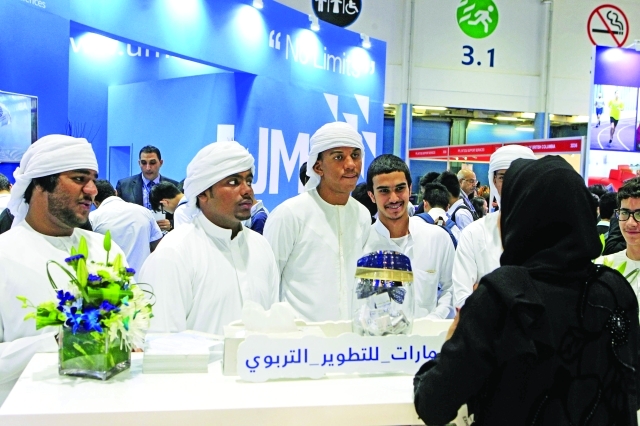 "طلبة يتعرفون إلى البرامج والوظائف المتاحة | من المصدر"