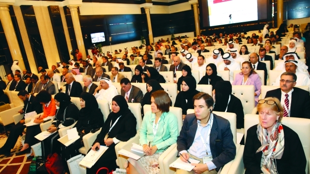 "■ المشاركون في المؤتمر"