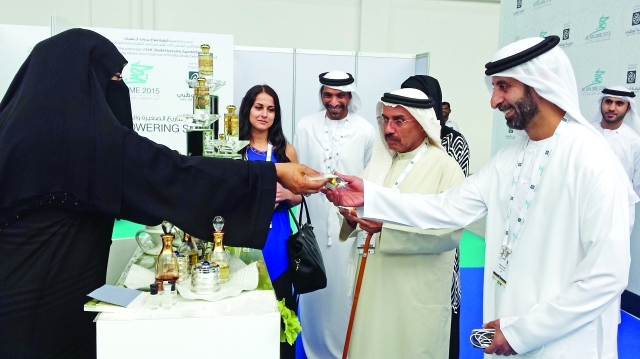 "Ⅶ إقبال على أجنحة المعرض | البيان"
