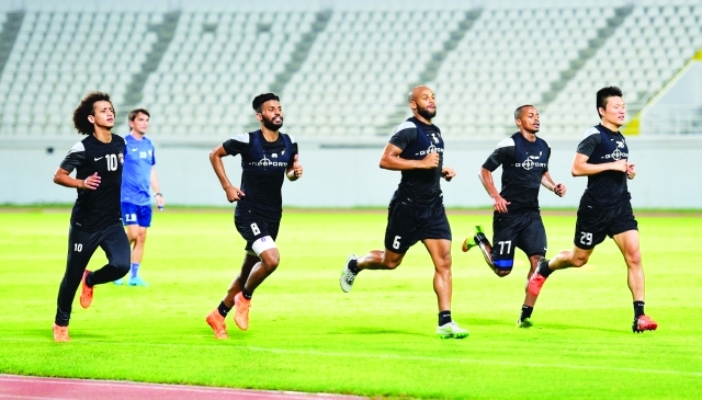 "■ جانب من استعدادات العين لمباراة الغد | البيان"