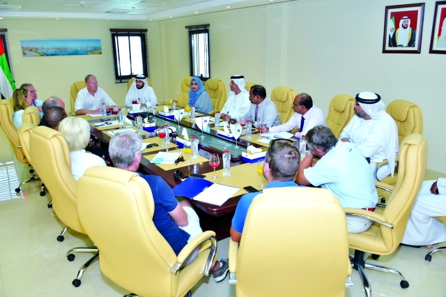 "■ من الاجتماع التحضيري للسباق في ميناء الصيادين | البيان"