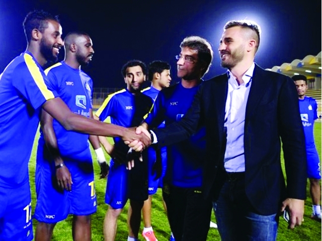 "■ كانافارو يصافح لاعبي النصر السعودي | البيان"