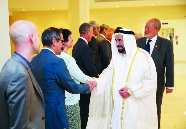 "Ⅶ سلطان القاسمي خلال استقباله هيئة التدريس"