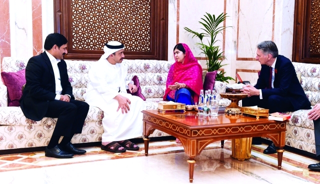 "■ عبدالله بن زايد مستقبلاً ملالا بحضور وزير الخارجية البريطاني | وام"