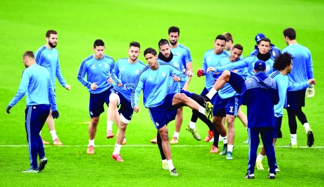"■ تدريبات ريال مدريد استعداداً للقاء باريس سان جيرمان | أ ف ب"