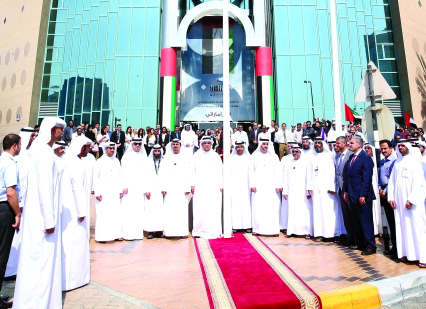 "■ ... واتصالات ترفع العلم"