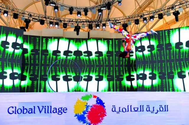 " عروض ترفيهية مشوقة في القرية"