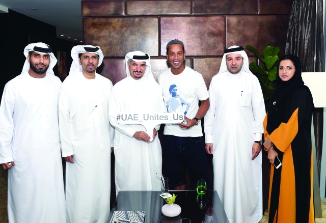 "■ النجم البرازيلي رونالدينيو يروج لليوم الرياضي الوطني | البيان"