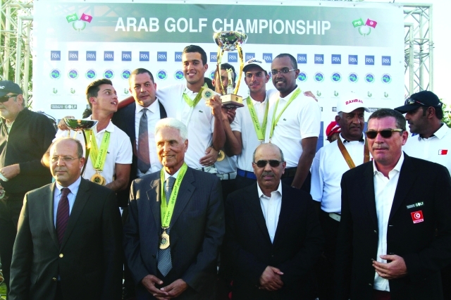 "■ خلال تتويج الفريق المغربي بكأس البطولة | البيان"