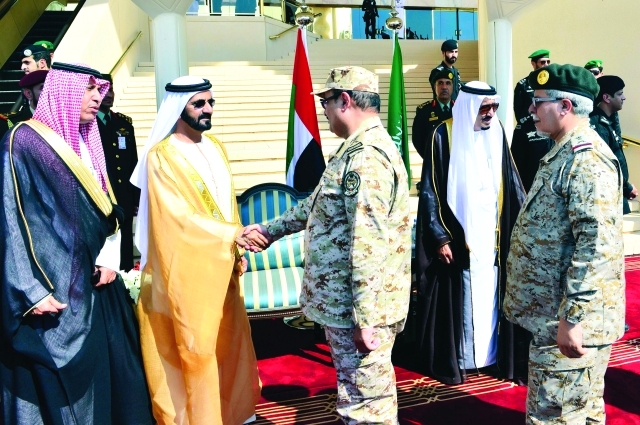 "Ⅶ وسموه يصافح عدداً من كبار مستقبليه"